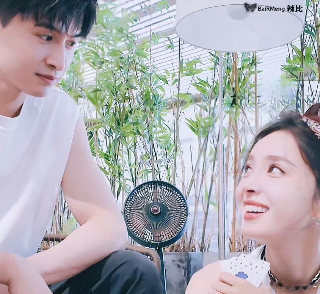 张云龙娜扎从来没承认过俩人除了综艺以外私下从来都没有同框过，到底是谁在说他俩谈了