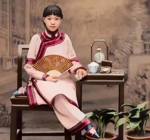 晚清名妓杨翠喜，看起来像个孩子，可在当时她的身价高达12000金！“富二代”李叔