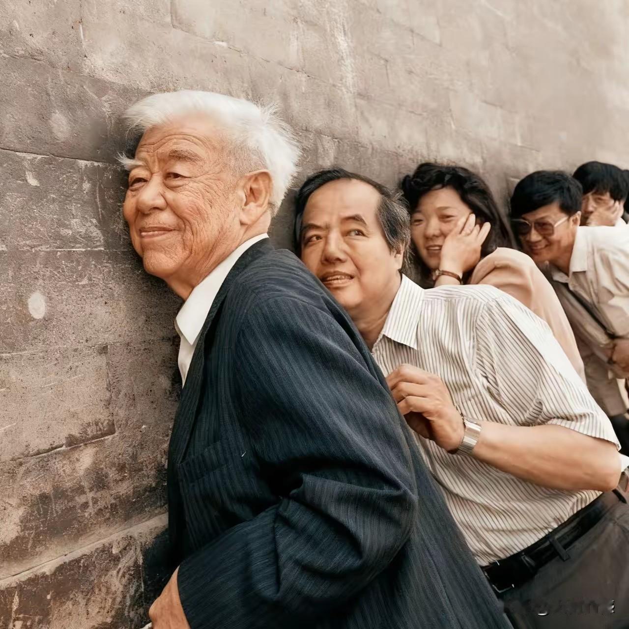 李政道先生这张照片拍的非常传神，包括李政道先生在内，尽管每个人的岁数都已经不小了