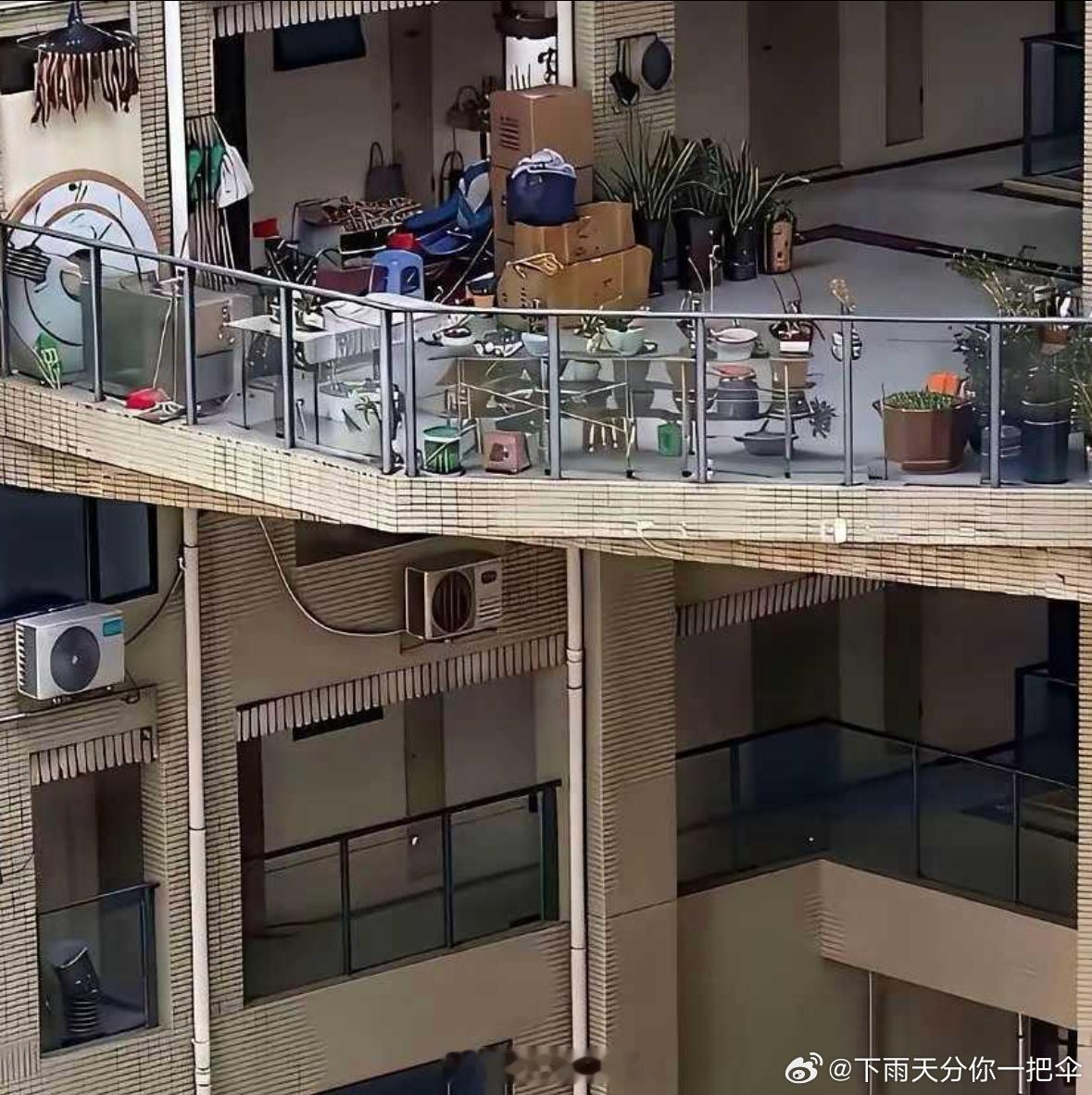 “买房时给多5万能把这阳台给您，你愿意不？”
