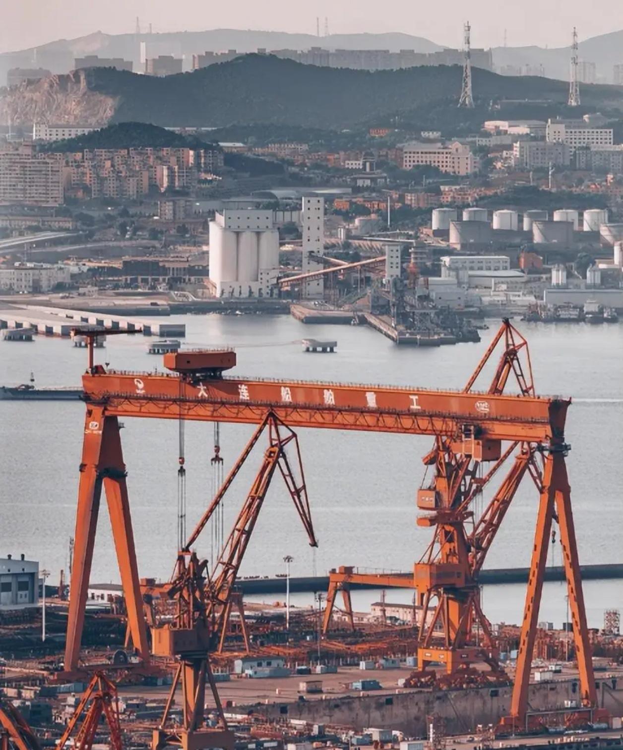 江南拿证，大连上“核”，中国首艘核航母到底花落谁家？中国首艘核动力航空母舰，