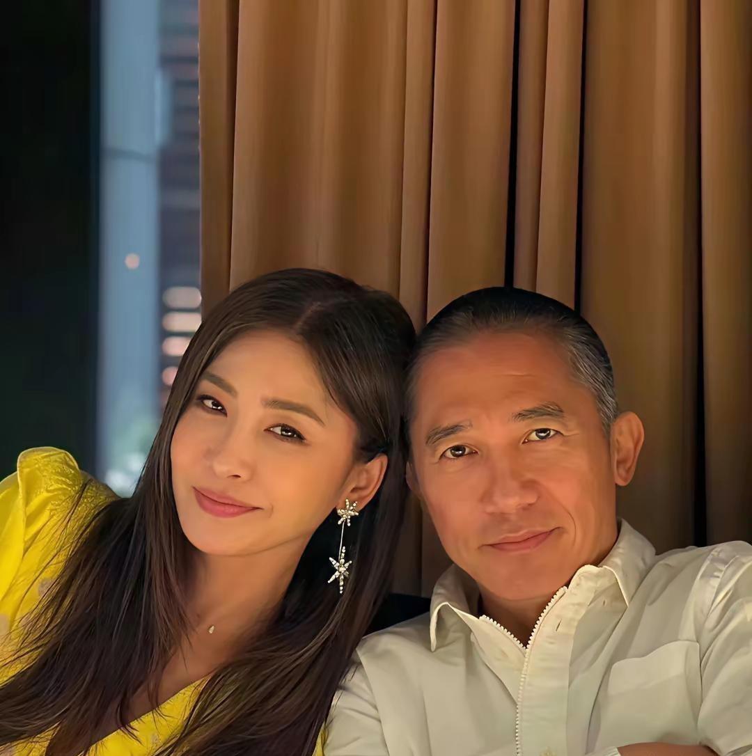 难怪大家调侃，这画面梁朝伟估计都不敢让刘嘉玲瞧见？