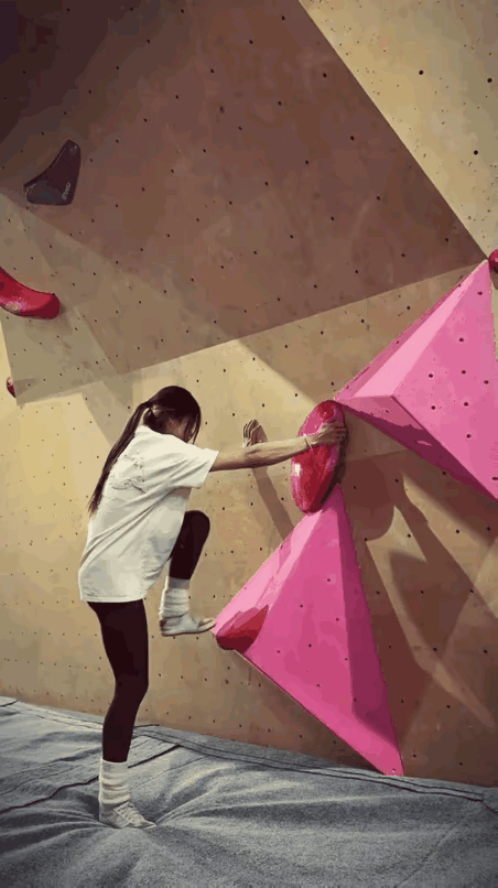 小姐姐这动作，一般人模仿不来。