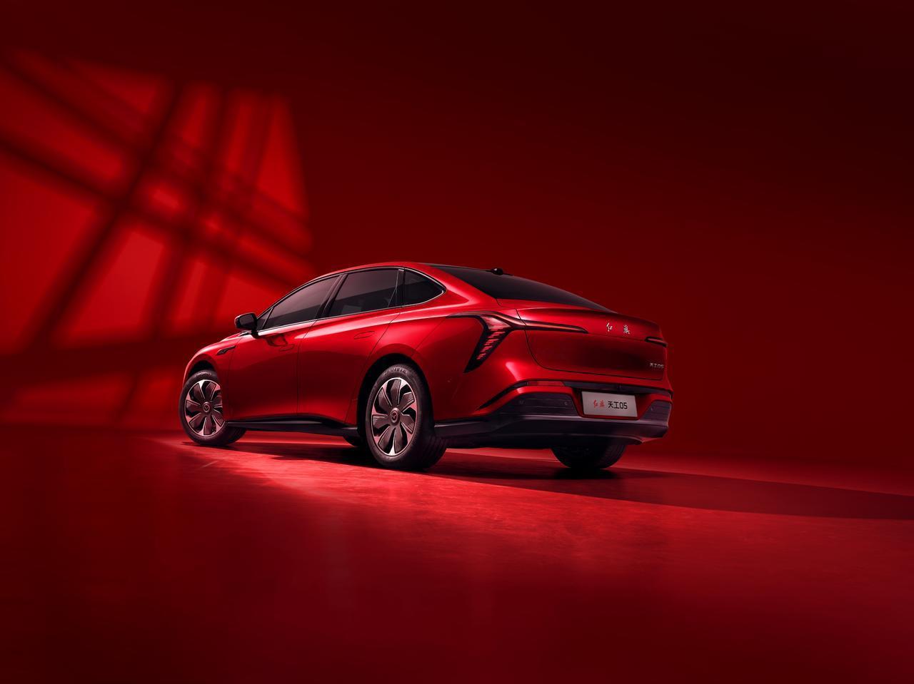 一汽红旗销量增长一目了然！2017年：0.47万辆2018年：3.3