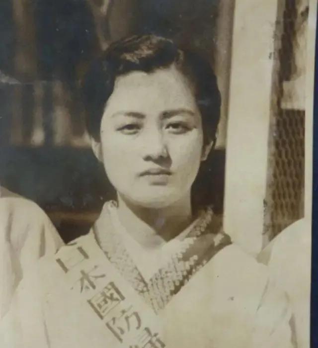 1938年，一名日本兵在慰安妇中，竟然撞见自己美丽的妻子，他抱头痛哭，又恼羞成怒