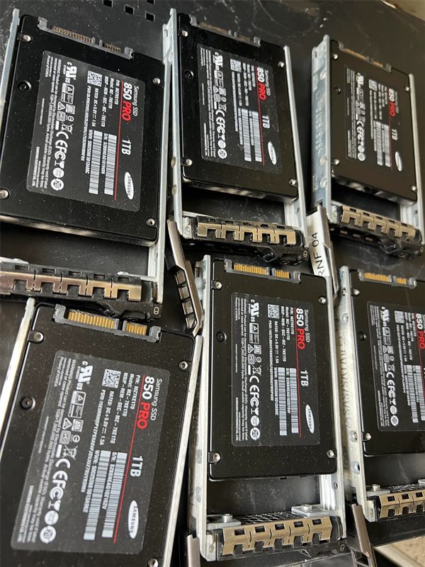 捡来的便宜! 翻垃圾找到6TB SSD: 六块1TB的三星850 Pro
