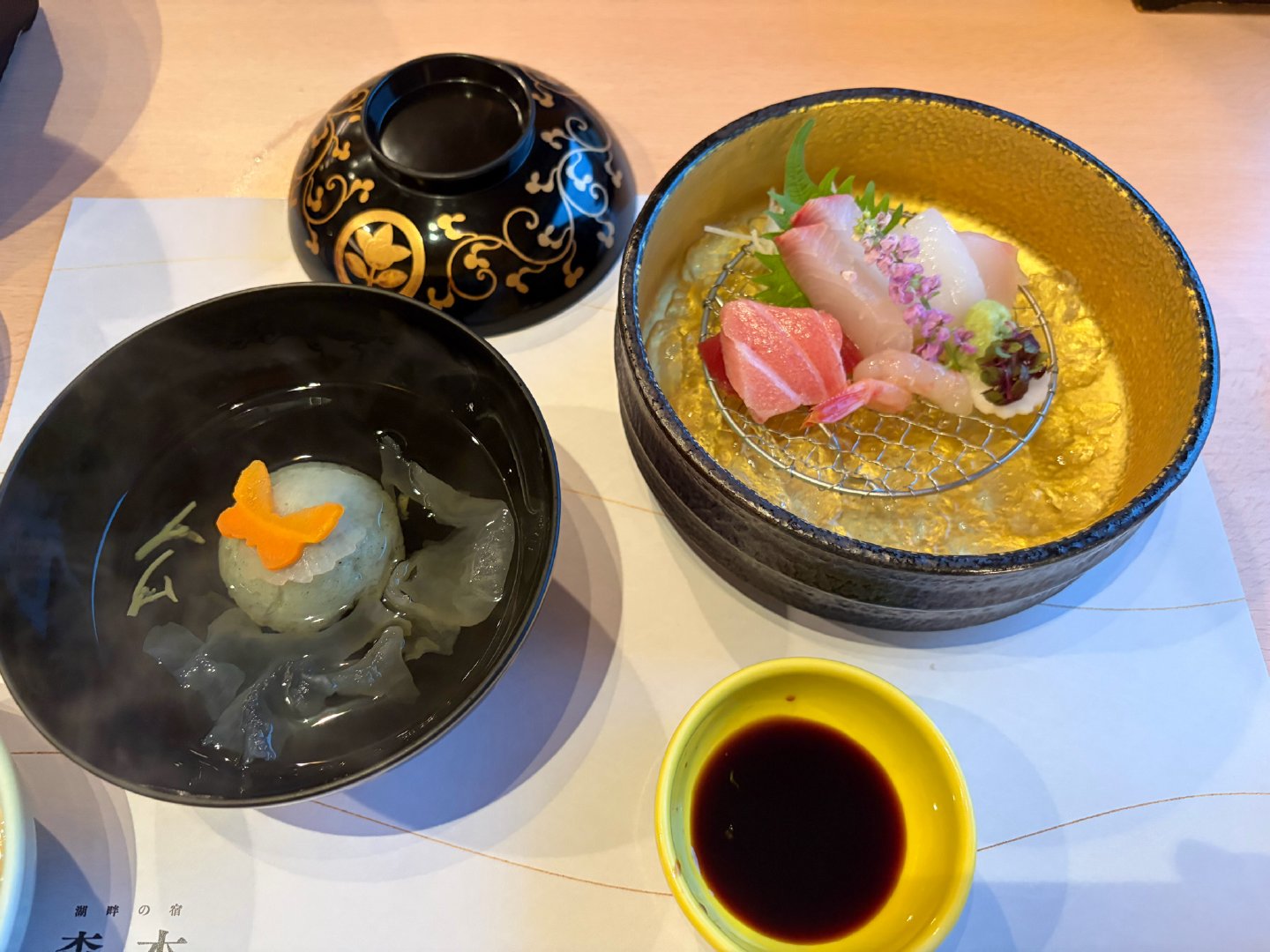 我还是有点品味不来怀石。。山猪吗。。菜上得好慢吃困了需要细嚼慢咽品味还是喜