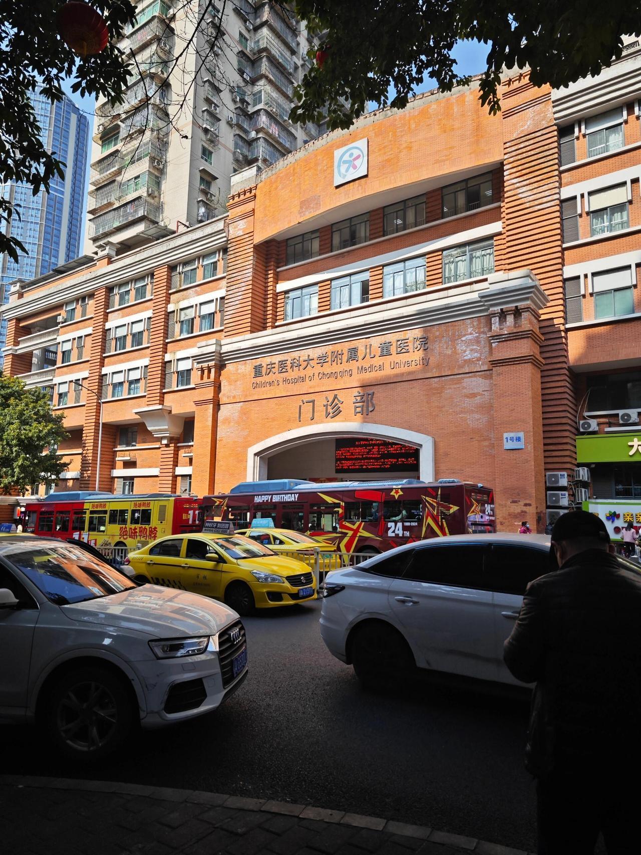 终于明白重庆儿童医院的水平为什么高了我的一个朋友，生活在四川的县城，家里上小