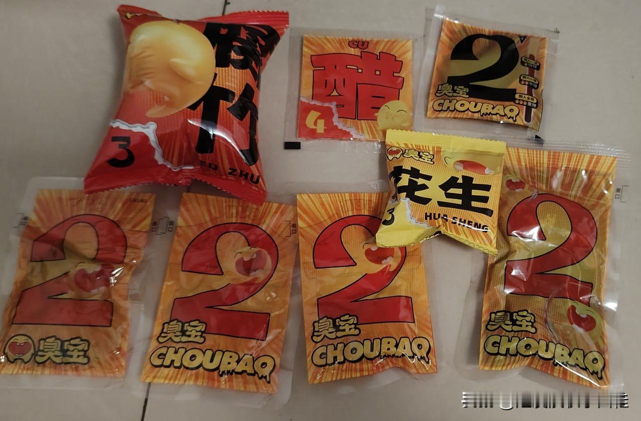 买了包臭宝螺蛳粉，这调料包是真多啊！足足的8包调料🧂，味道也还不错，可是这粉就