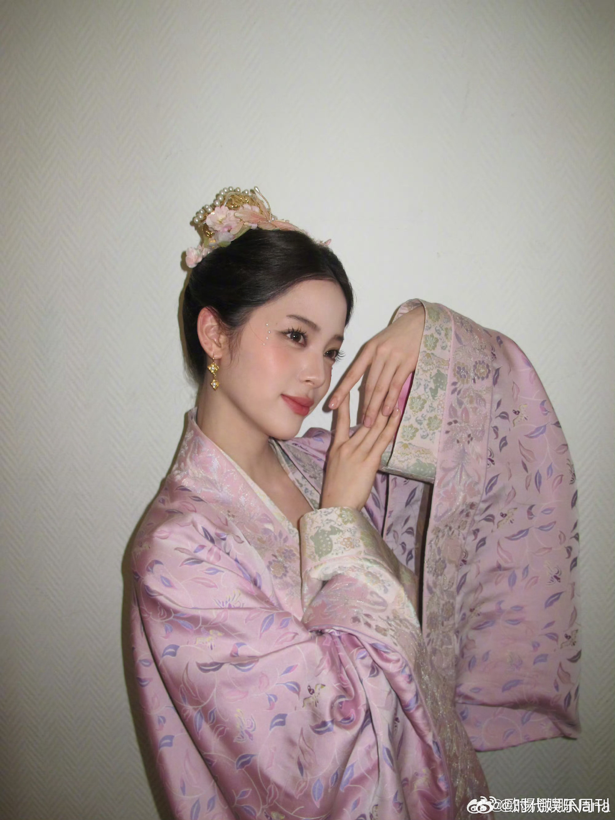 欧阳娜娜给大家添点好彩头欧阳娜娜古装真的越品越好看！气质太绝欧阳娜娜古装幻视沈甄