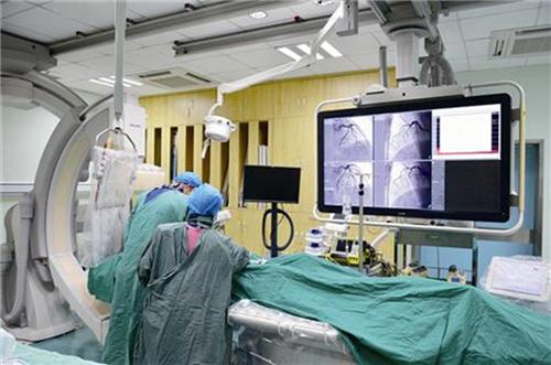 做心脏造影会有什么危险嘛?冠脉造影检查是一项技术成熟的心血管检查方法，风险相对较