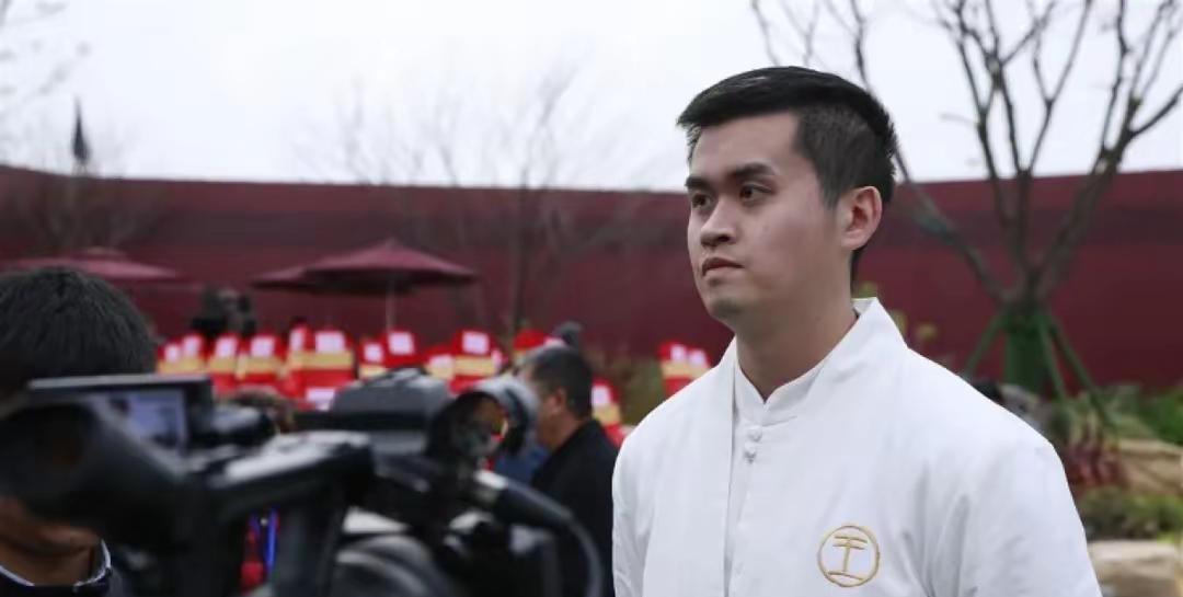 中国象棋前第一人，号称外星人王天一，昨天在杭州法庭认罪了，被判刑2年9个月，终生