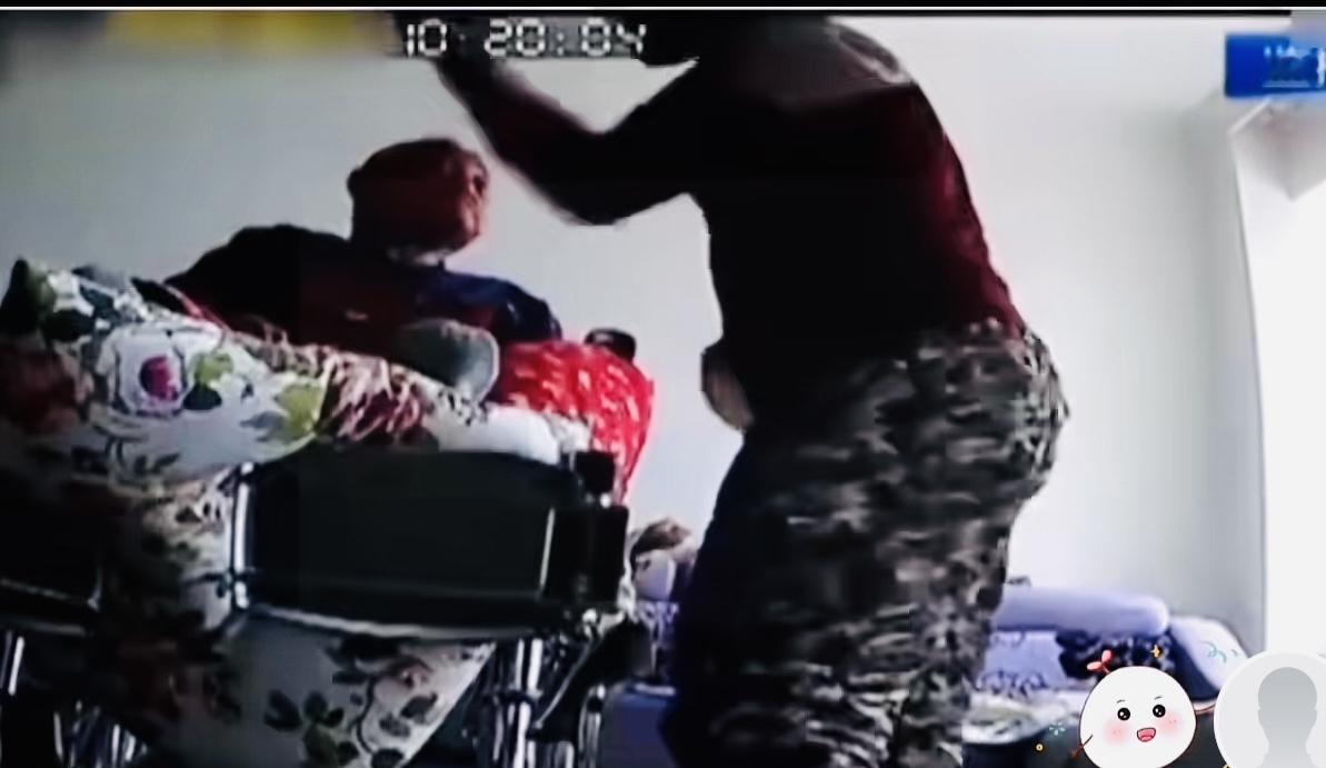 20000元请的金牌护工，3小时狂扇老人57记耳光，整个事件过程被监控拍下。