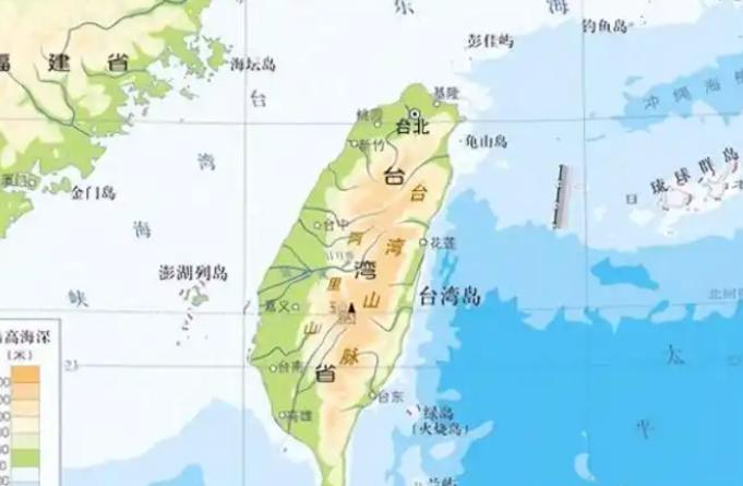 从地图上可以看到，在我国台湾岛东部海域不远处还分布着两座大型的天然群岛，