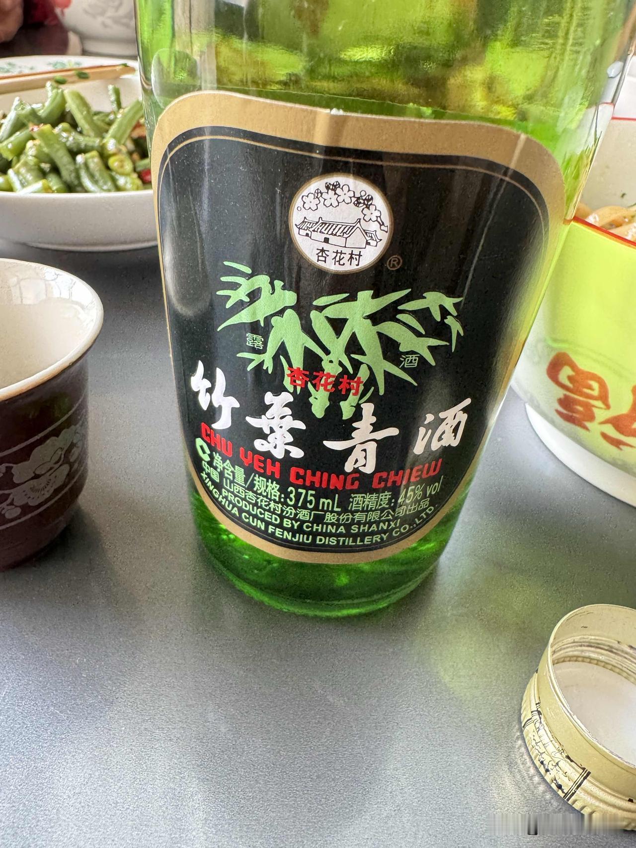 今天中午的饭挺美。今天是啤酒鸭，做的味道美极了。而且是一碗面条。啤酒鸭又配