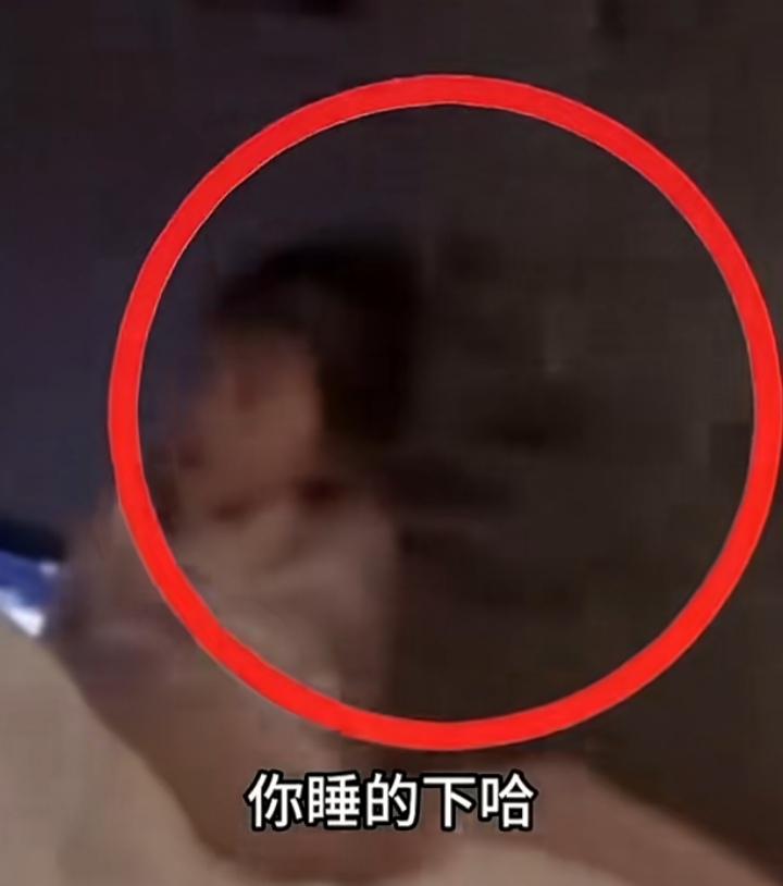妻子带着小孩去酒店私会情夫，被丈夫带着兄弟当场抓包在床：一开始丈夫就有所怀疑自