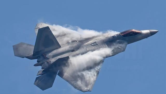 美军一直搞不明白，为啥自己的主力战机F-35刚从日本基地起飞，飞行不到200公里
