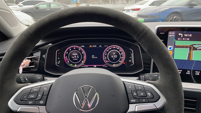 大众的液晶仪表就是舒服大众这套全液晶仪表出来了那么多年，现在看也比同价位的竞争