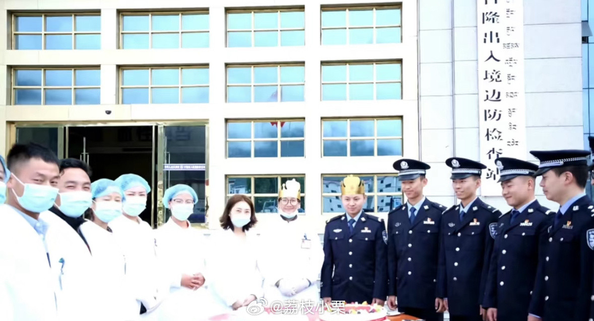 救援队伍水陆空三路开展搜救不知道怎么说了，明明每个人都那么鲜活，有些是驻守在这十