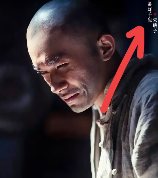 破局了，易烊千玺成长太快，背后一定藏有高人，比如这3点。第一：身为TFBOY