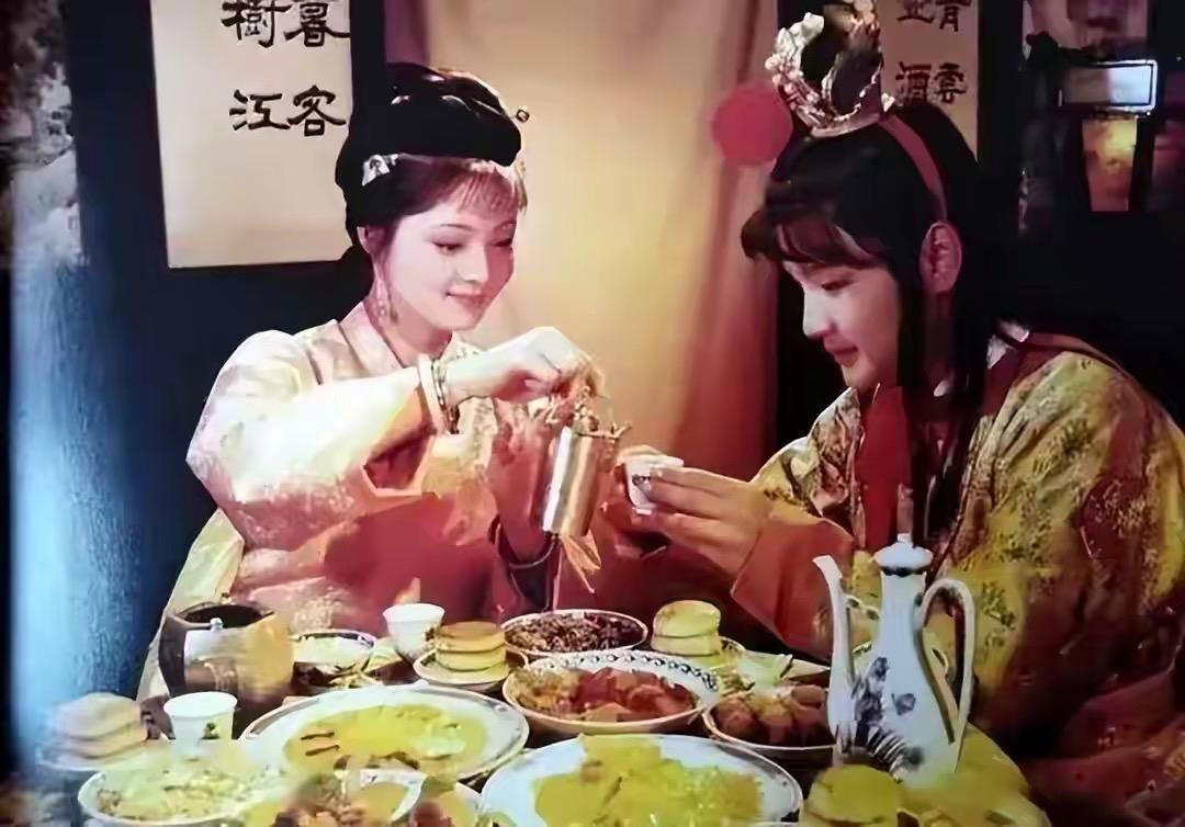 《红楼梦》里最让你心酸的画面是什么？宝玉生辰群芳开夜宴，大家疯闹了一晚上，第
