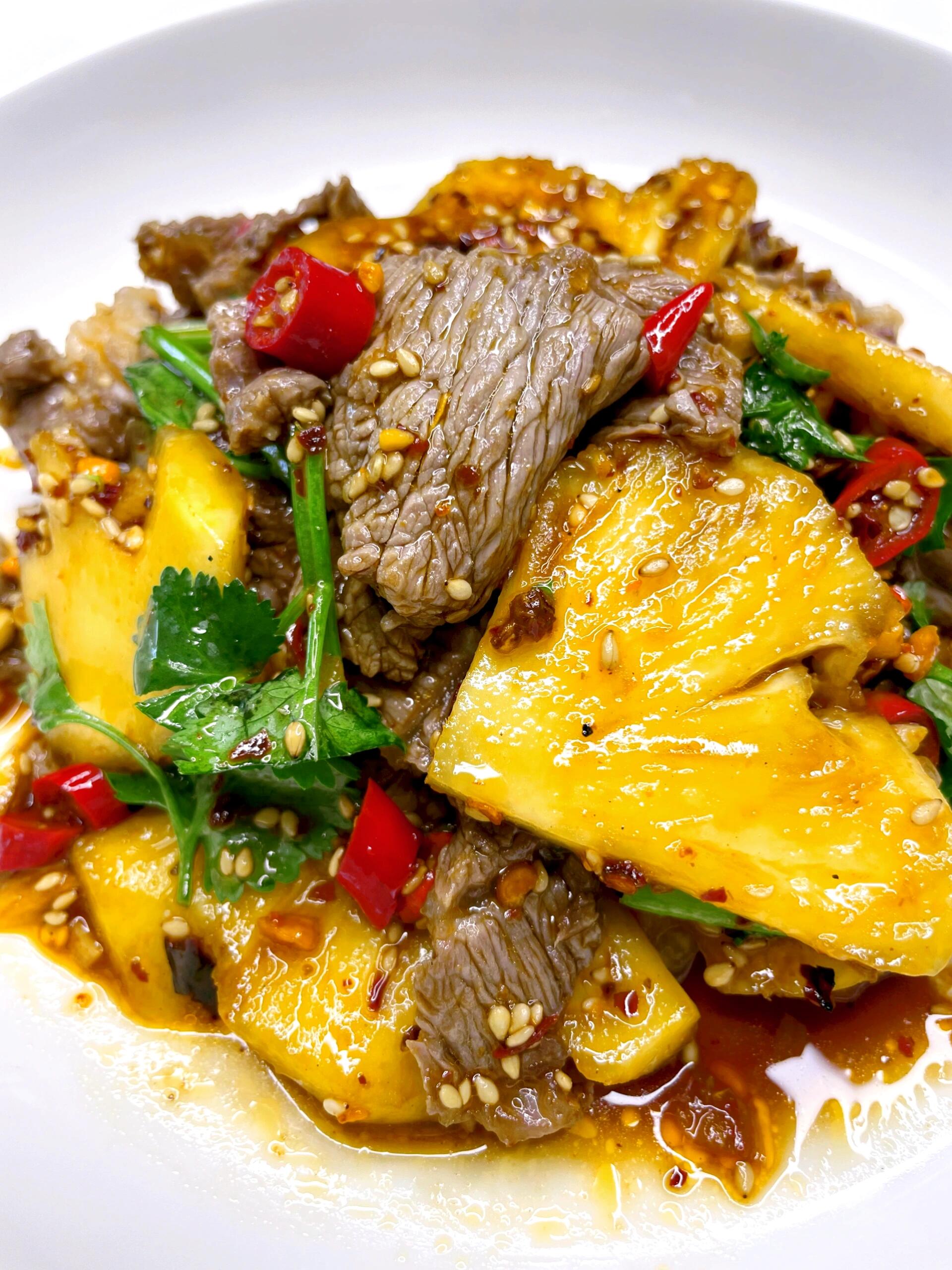 菠萝拌牛肉✨酸辣开胃，一口就上头！强烈推荐大家试试菠萝拌牛肉，真的被这个神仙搭