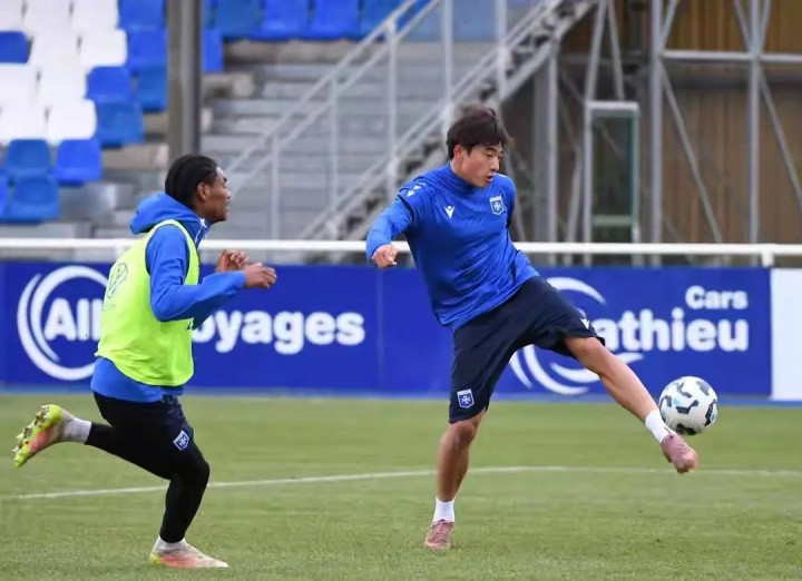 留洋首训! 17岁魏祥鑫昨日已与法甲欧塞尔的预备队一起训练