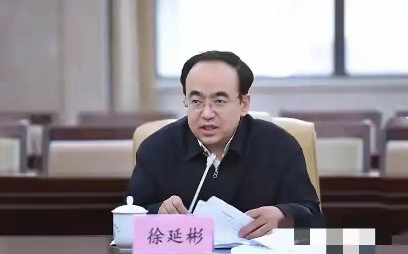 江西打一“虎”，江西省人民政府原秘书长徐延彬被查。就在刚刚，江西省鄱阳湖水利