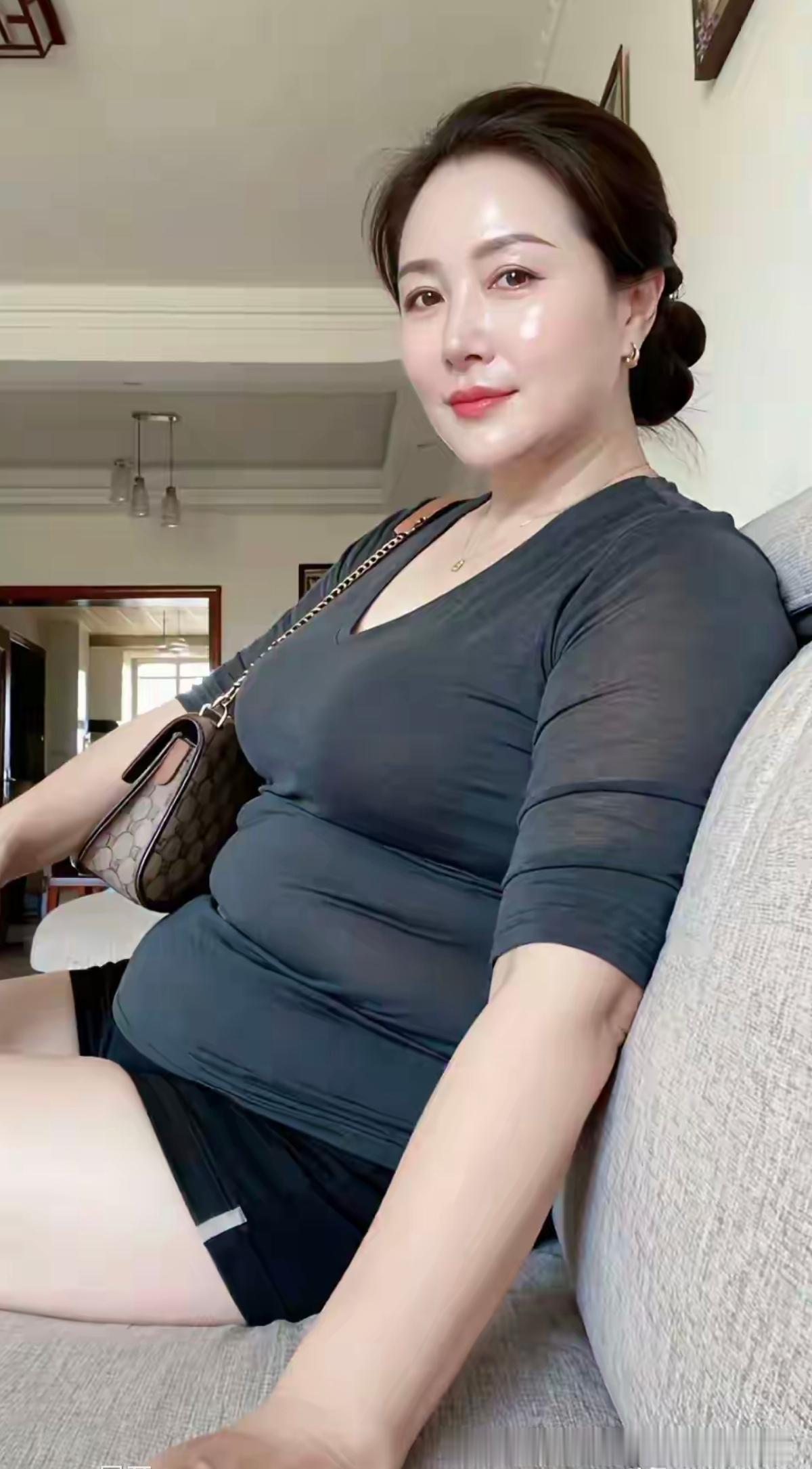 是个漂亮的大美女呀