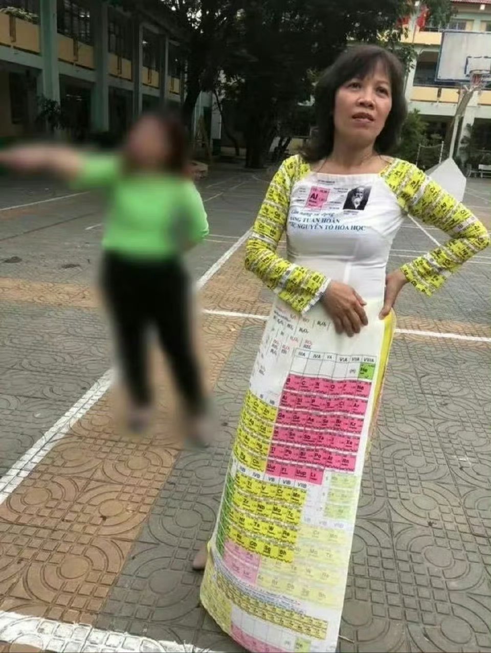一眼就能看出她是教什么的老师！​​​​