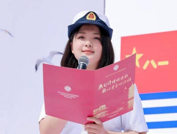 从割草放羊的农村姑娘，到北大高材生，再到航母操舵兵，她就是河北衡水00后狠人王心