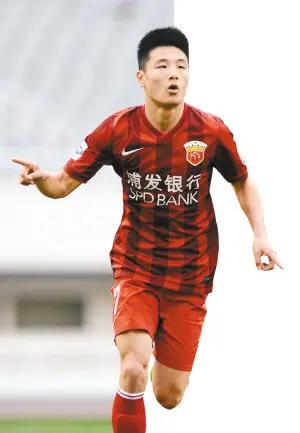 中超前两轮攻击力和防守能力最强的球队及各队得分情况。攻击能力前4名的球队：