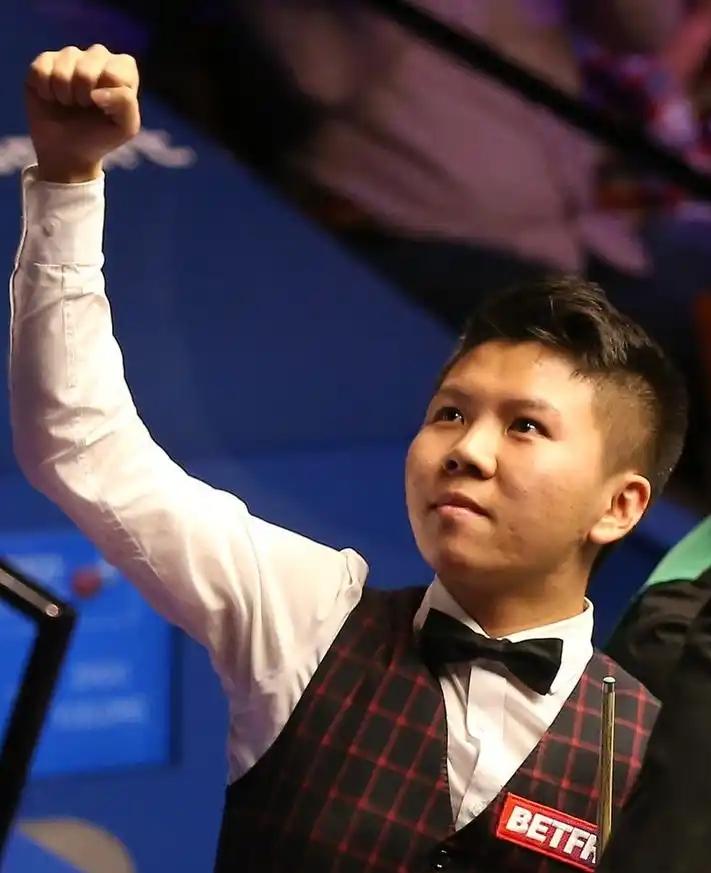 单局逆转，“挥拳哥”周跃龙3-2领先“大鲨鱼”夺赛点！正在进行