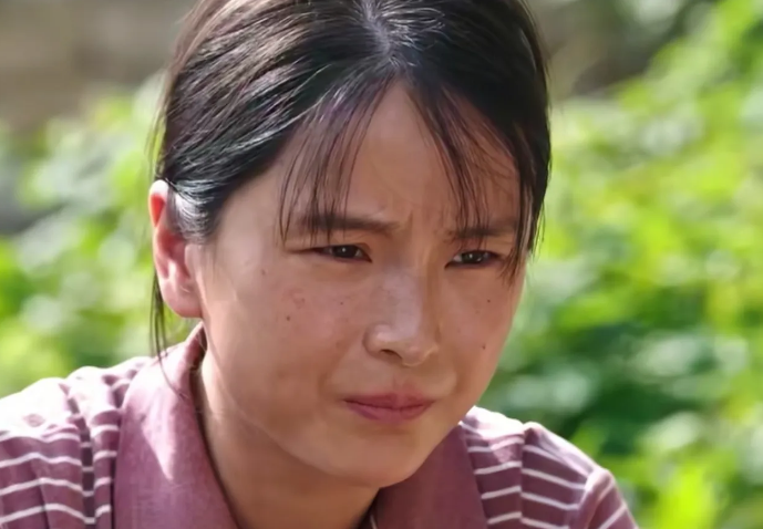 《利剑·玫瑰》杨彩云回到家乡后，终于能过上好日子了，但她只是听女儿说，她在山上大