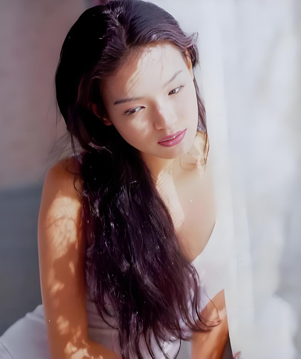 原来舒淇年轻时，美得这么不守规矩！她不是标准意义上的第一眼美女，而是一种慵懒
