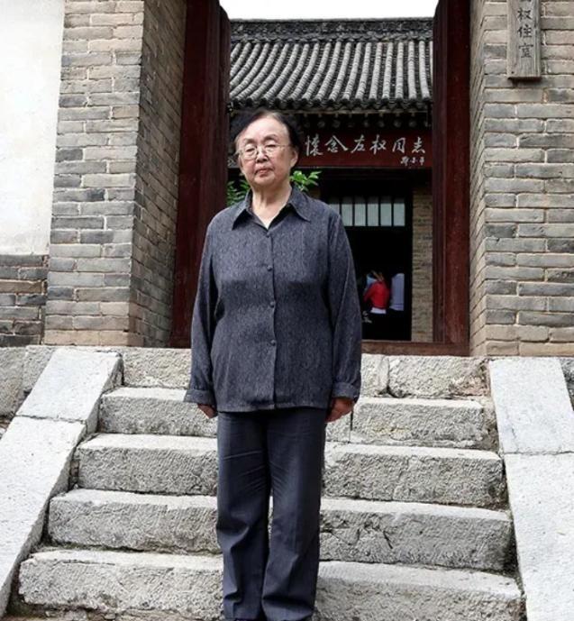 1960年，哈军工院长陈赓办公室冲进一个女孩，她大声问：““凭什么不录取我，我就