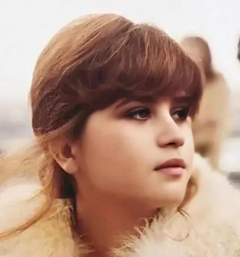 1972年，导演贝纳尔多·贝托鲁奇拍摄电影《巴黎最后的探戈》一场激情戏时，4