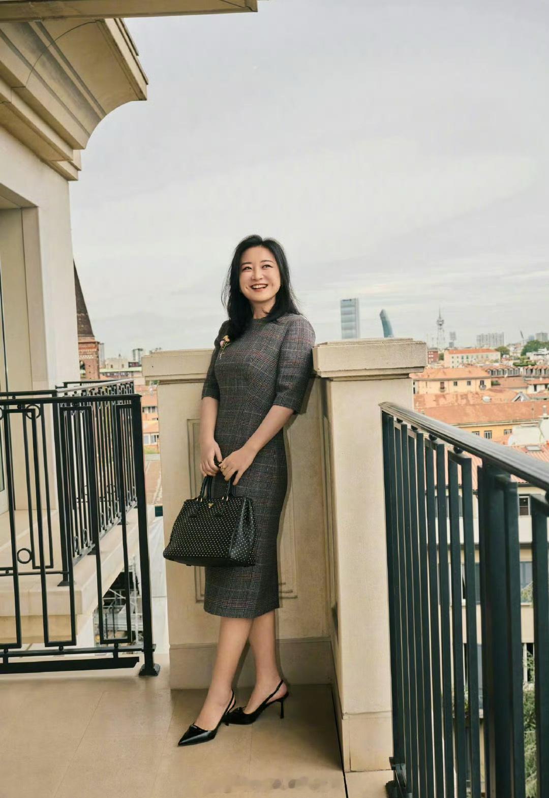 贾玲是真的回不去了……