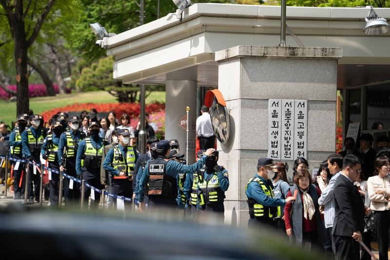 惊爆！尹锡悦案，韩国政坛要翻天？最近韩国政坛那可是炸开了锅，尹锡悦案犹如一颗重