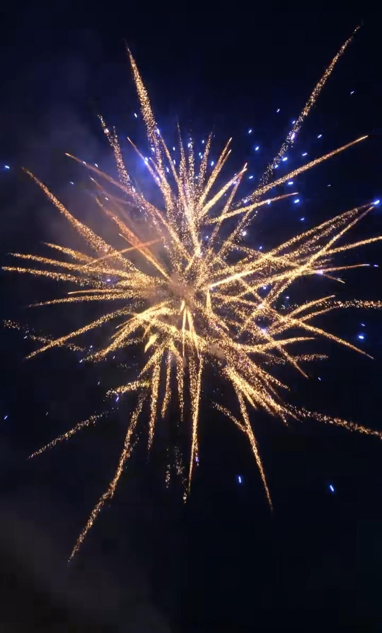 年味最淡的一年刷着手机里各地放烟花庆祝春节，河北的除夕夜和平常没什么区别，