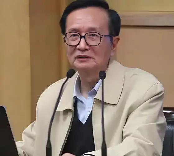 很多人把养生过成了受罪。不吃肉、不敢甜、不敢辣，顿顿素菜啃清水白菜。结果呢？