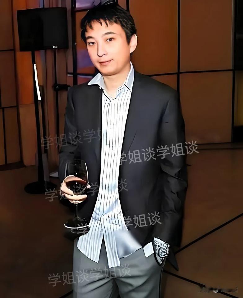 王思聪现在气的要命现在全网都在传何猷君收购了他所有企业，他已经破产了他就