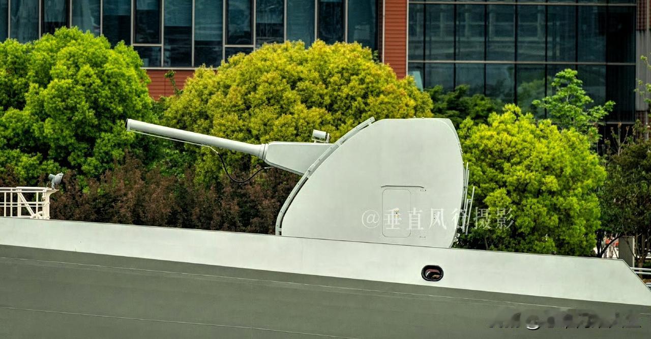 4.23海军节，第一次亮相的新女青年阜阳舰上的100馒头炮！[墨镜][墨镜]