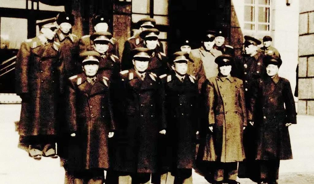 1955年11月17日，前排左起：时任解放军总政治部主任谭政大将，聂荣臻元帅彭德