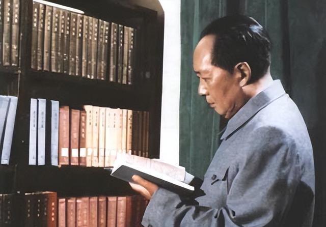 1959年，流亡海外的李宗仁捐赠给我党一批文物。然而这批文物经鉴定都是赝品，众人