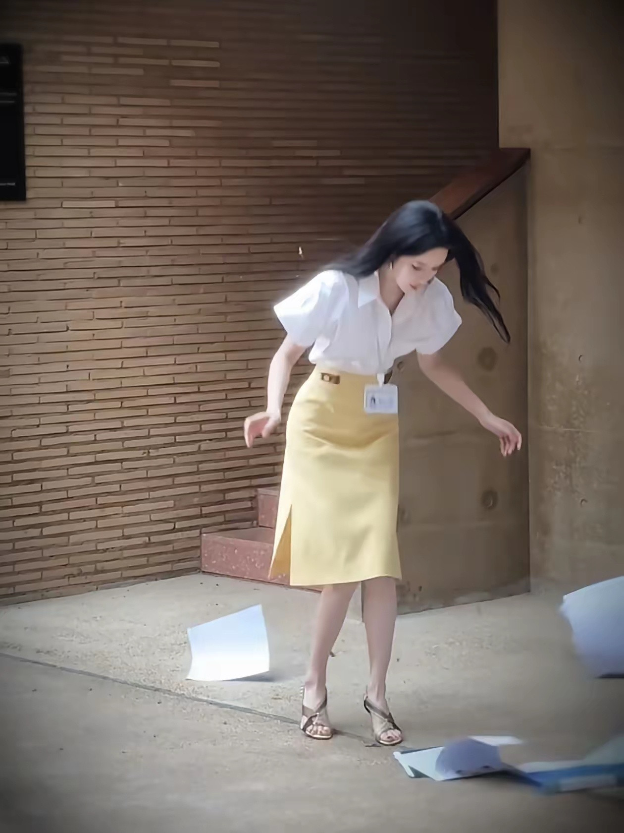 孟子义捡个东西都能上热搜，果然颜值就是流量密码。