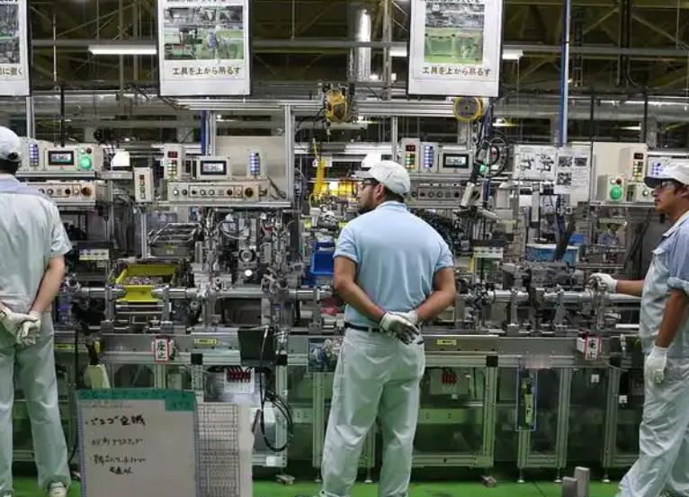 一位在日华人说了句大实话。对付日本，或许都不需要中国真动手！他说要是现在