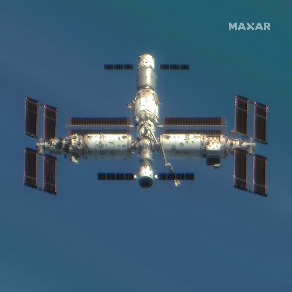 美国卫星这两年在轨拍摄并公布的中国卫星和空间站图像，图1为空间站。中国应适时公布