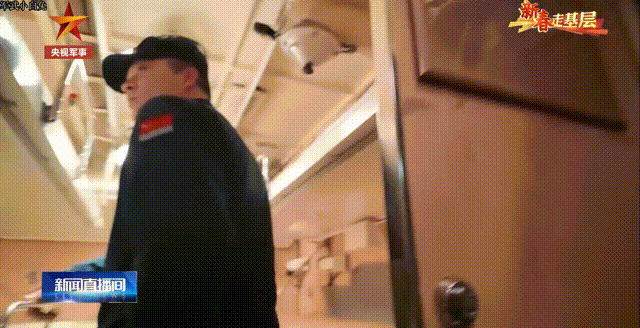 “基洛”级潜艇9人水兵住舱曝光，铺位宽约60公分，长不到一米七，躺着、坐着都不舒