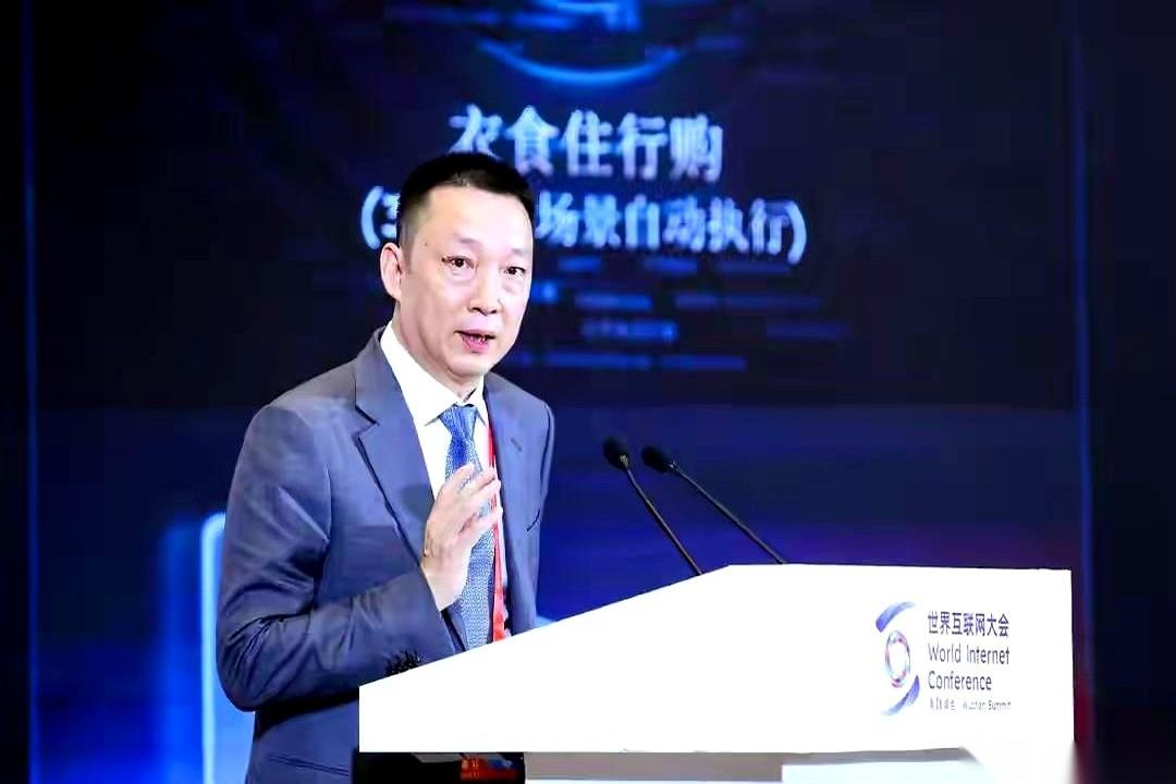 10000毫安时。我没打错，你也没看错。说的是手机电池。真的，我第一眼看到这